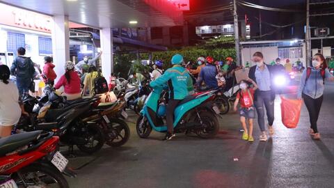 TP Hồ Chí Minh: Bến xe tấp nập người dân về quê ăn Tết