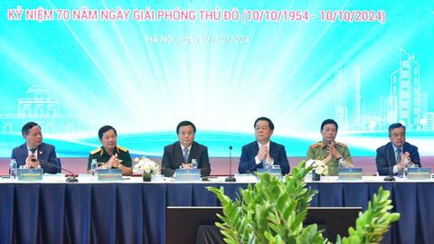 Hà Nội đang bừng sáng lên với một tư thế mới, sức sống mới
