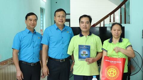 Hỗ trợ trên 2.200 công nhân hoàn cảnh khó khăn trong Tháng Công nhân