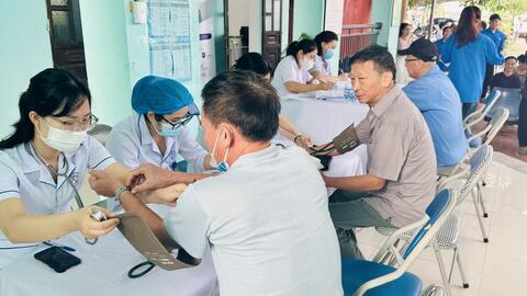 Hơn 600 người có công, thân nhân liệt sĩ được khám bệnh thiện nguyện