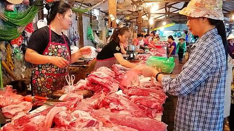 Giá thịt lợn chợ dân sinh hạ nhiệt, sức mua thấp