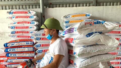 Nông dân Nghệ An tìm cách thích ứng khi thức ăn chăn nuôi tăng giá