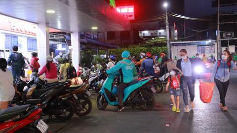 TP Hồ Chí Minh: Bến xe tấp nập người dân về quê ăn Tết