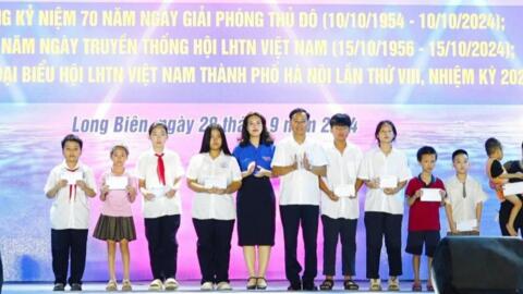 Livestream bán hàng, tặng quà, hiến máu… mừng ngày hội lớn