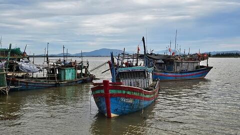 Khẩn trương kêu gọi 425 tàu thuyền ở vịnh Bắc Bộ vào nơi trú ẩn