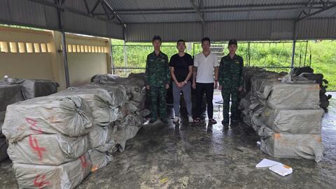 Biên phòng Quảng Ninh thu giữ số lượng lớn thực phẩm không nguồn gốc