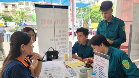 Bức tranh việc làm ngày càng rực rỡ sắc màu