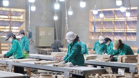 Gia Lai: Sản xuất công nghiệp giảm, bán lẻ và dịch vụ tăng