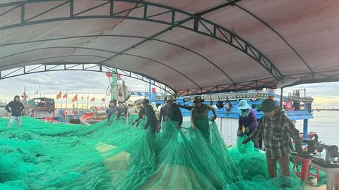 Quảng Ngãi: Ngư dân tìm cách thích nghi với giá dầu tăng để bám biển