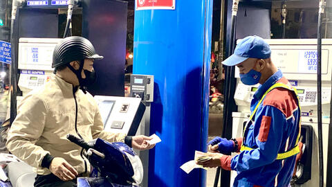 Giá xăng dầu hôm nay 2/4/2026: Thế giới đảo chiều giảm