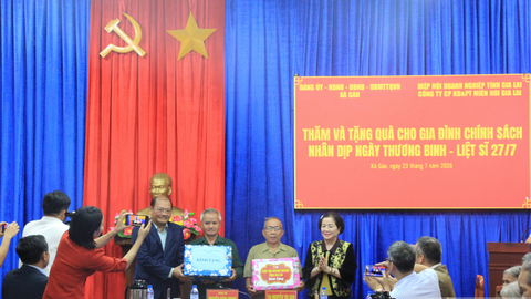 Gia Lai: Trao 100 suất quà tri ân gia đình chính sách nhân dịp 27/7