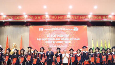 614 tân cử nhân ngành Kế toán nhận bằng tốt nghiệp