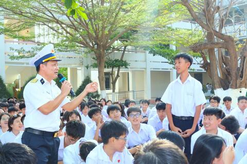 Tuyên truyền biển, đảo Việt Nam cho hơn 1.000 giáo viên, học sinh tại Khánh Hòa