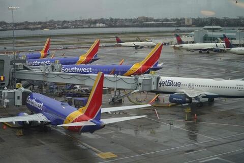 Nguồn cung nhiên liệu hàng không thế giới vẫn gặp khó