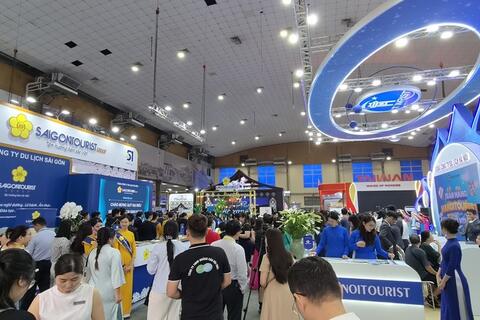 Chùm ảnh: Khai mạc VITM 2026, du khách đổ xô đi 'săn' tour du lịch hè