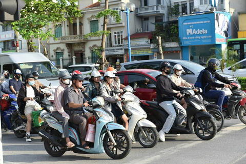 Hà Nội dự kiến hỗ trợ đổi xe xăng sang xe điện tối đa 5 triệu đồng