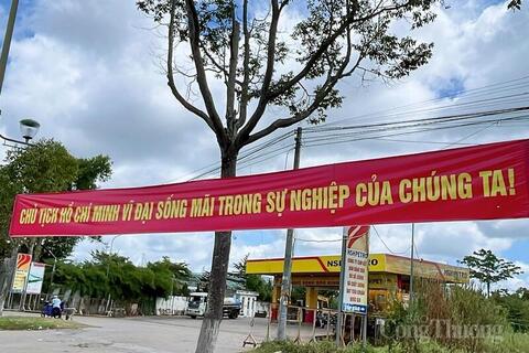 Cần Thơ: Rực rỡ cờ hoa mừng sinh nhật Bác trên nhiều tuyến phố