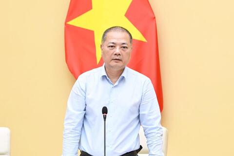 Chùm ảnh: Bộ trưởng Bộ Công Thương Lê Mạnh Hùng làm việc với Cục Xuất nhập khẩu