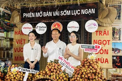 Bắc Ninh: Phó Chủ tịch tỉnh livetream bán vải 'hút' hơn 20.000 người xem