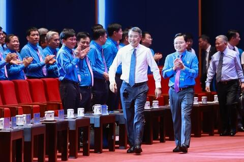 Thủ tướng trao đổi, thảo luận với đại biểu dự Đại hội XIV Công đoàn Việt Nam
