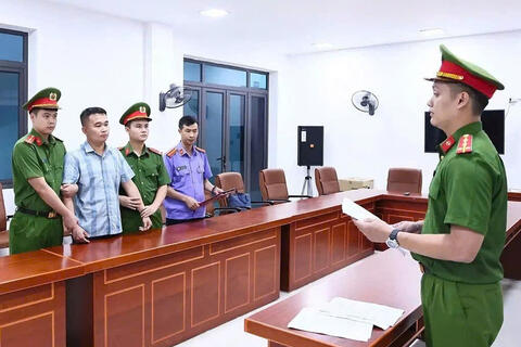 Vụ 146 điểm 10 môn Toán ở Tuyên Quang: Giữ khẩn cấp một giáo viên