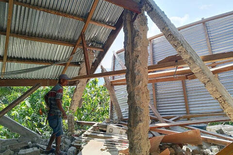 Động đất mạnh ngoài khơi Indonesia gây ra sóng thần