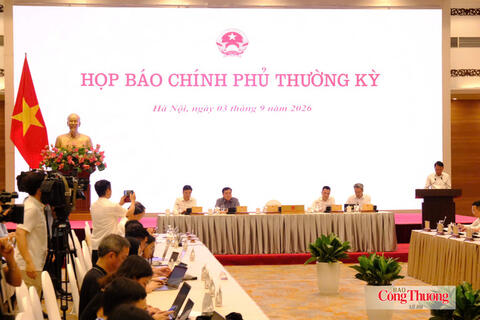 Họp báo Chính phủ: Kim ngạch xuất nhập khẩu 8 tháng đạt mức kỷ lục