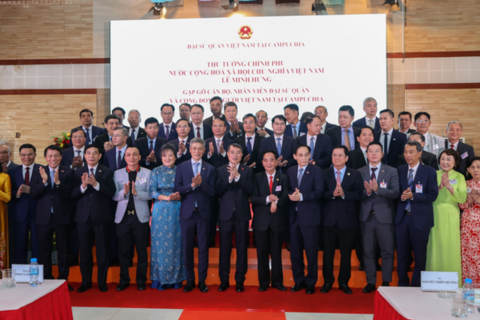 Thủ tướng Lê Minh Hưng gặp cộng đồng và các cơ quan đại diện Việt Nam tại Campuchia
