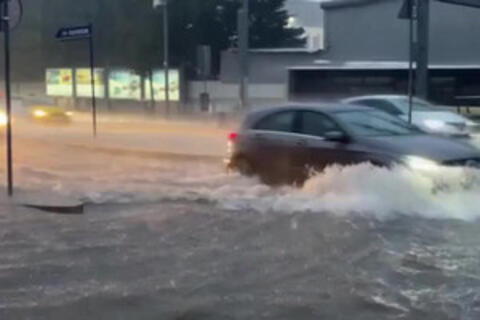 Istanbul tê liệt vì trận mưa lũ lịch sử, hàng nghìn người phải sơ tán