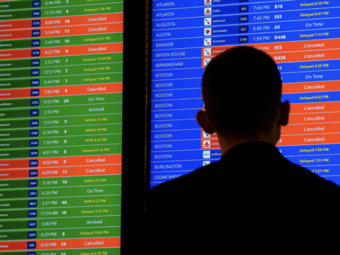 Bão tuyết càn quét nước Mỹ, hàng nghìn chuyến bay bị hủy