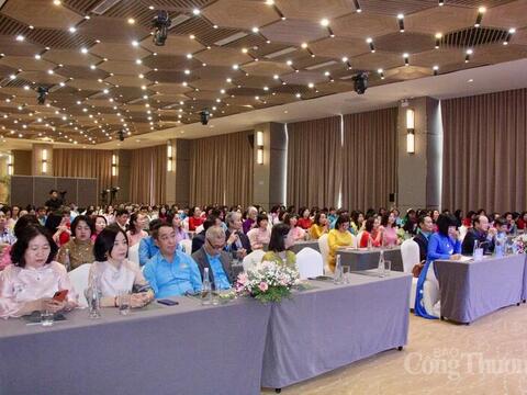 Chùm ảnh: Công đoàn Công Thương Việt Nam sơ kết 5 năm phong trào 'Giỏi việc nước, đảm việc nhà'