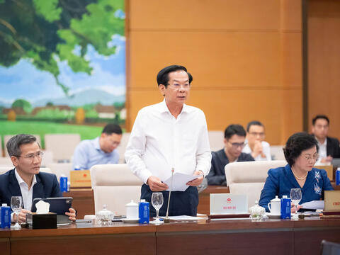 Gỡ bỏ rào cản hành chính, cho phép khen thưởng kịp thời