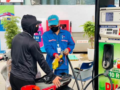 Người dân Hà Nội dần thích nghi với xăng sinh học E10