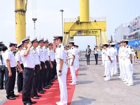 Tàu tự vệ trên biển Nhật Bản thăm hữu nghị Đà Nẵng