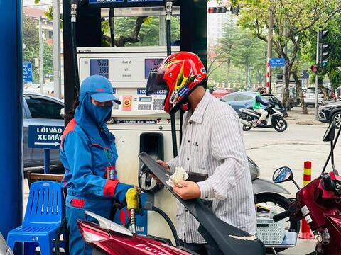 Xăng sinh học E10 được nhiều người tiêu dùng ưa chuộng