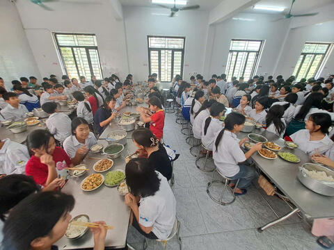 Phú Thọ: Yêu cầu công khai đơn vị cung cấp thực phẩm, suất ăn học đường