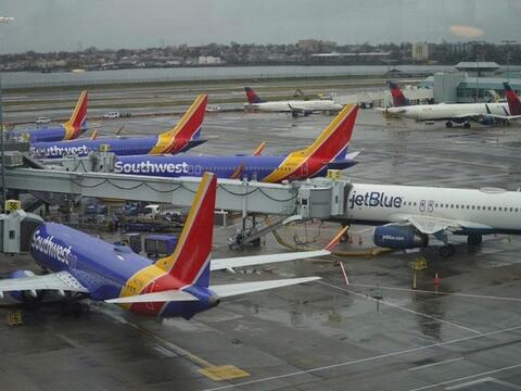 Nguồn cung nhiên liệu hàng không thế giới vẫn gặp khó