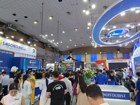 Chùm ảnh: Khai mạc VITM 2026, du khách đổ xô đi 'săn' tour du lịch hè
