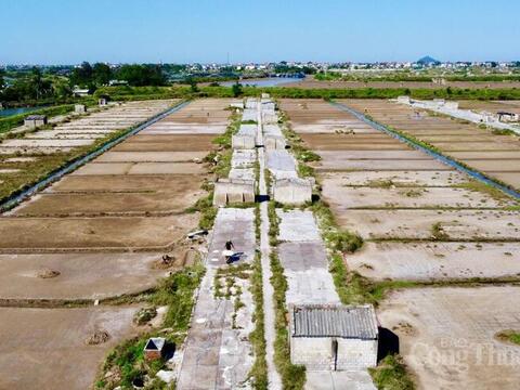 Diêm dân Thanh Hoá oằn mình giữa ‘chảo lửa’ làm muối