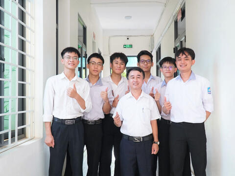 Những học trò thủ khoa, á khoa đến từ ngôi trường ven biển xứ Nghệ