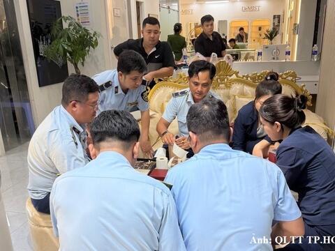 TP. Hồ Chí Minh: Liên tiếp phát hiện hàng giả mạo nhãn hiệu nổi tiếng