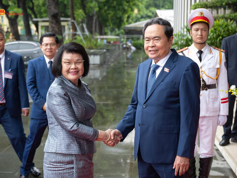 Luôn coi trọng và dành ưu tiên hàng đầu cho quan hệ song phương Việt Nam - Campuchia*