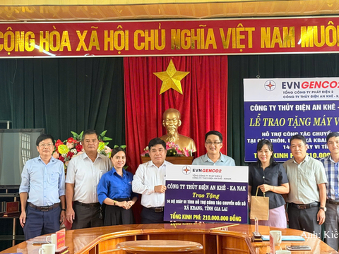 Công ty Thủy điện An Khê – Ka Nak hỗ trợ kinh phí mua sắm 30 bộ máy vi tính
