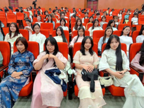 Trường ĐH Nghệ thuật Huế khai giảng năm học mới