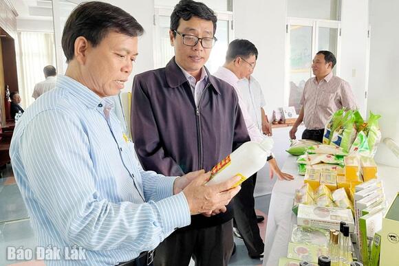 Người xây dựng chuỗi giá trị cho khóm Đồng Din