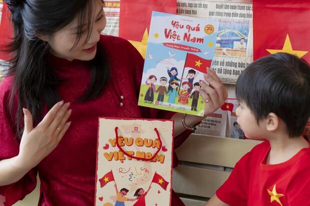 Tìm hiểu văn hóa truyền thống qua bộ sách “Yêu quá Việt Nam”