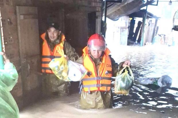 Khẩn trương ứng phó mưa lũ, sạt lở đất tại nhiều địa phương