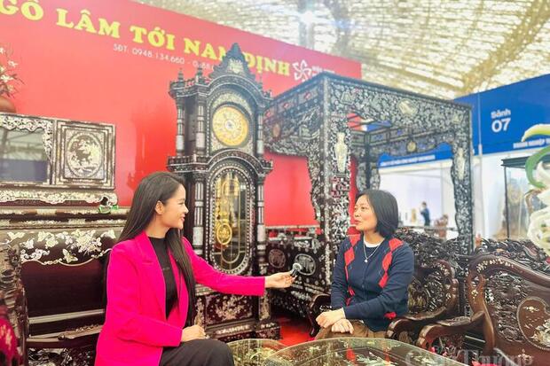Ngắm phiến gỗ 1,5 tỷ đồng tại Hội chợ Mùa Xuân 2026