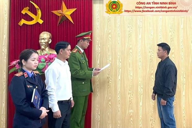 Ninh Bình: Bắt tạm giam đối tượng sản xuất dấm ăn giả với số lượng lớn