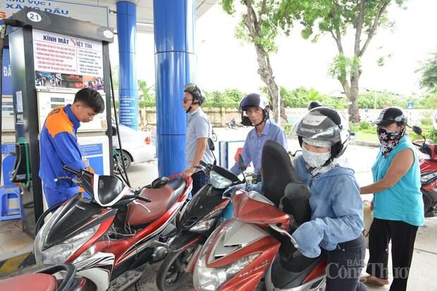 Bộ Công Thương yêu cầu doanh nghiệp triển khai loạt giải pháp bảo đảm nguồn cung xăng dầu